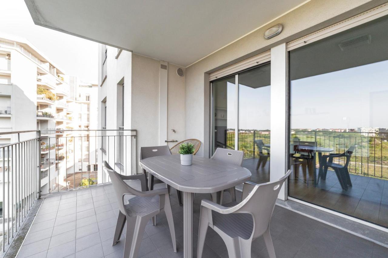 Milano Rogoredo Apt With Terrace! Apartamento Exterior foto