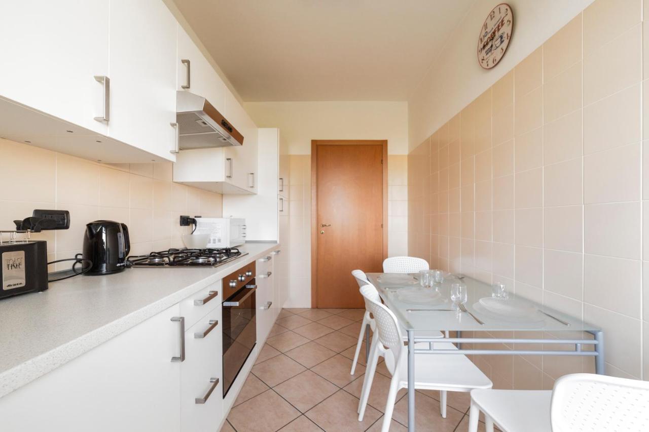 Milano Rogoredo Apt With Terrace! Apartamento Exterior foto