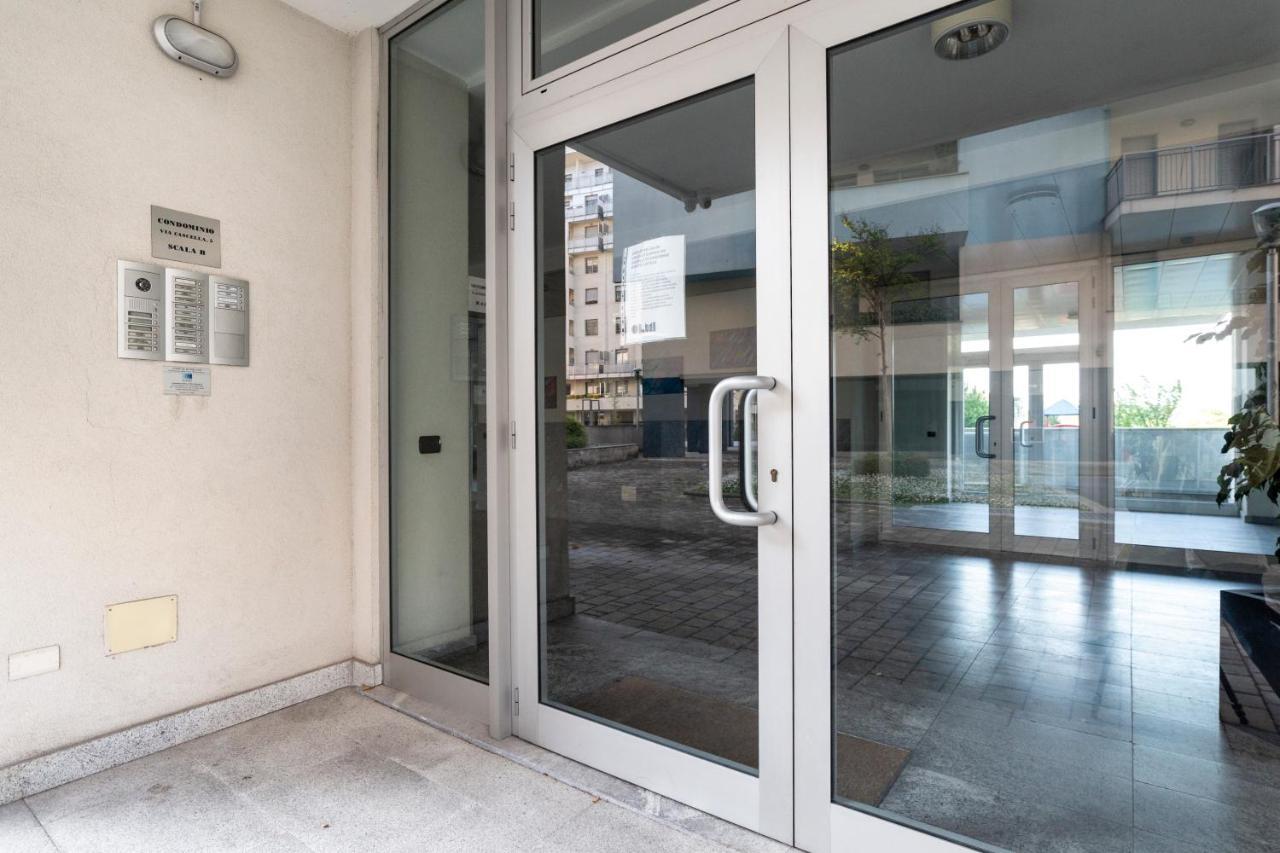 Milano Rogoredo Apt With Terrace! Apartamento Exterior foto