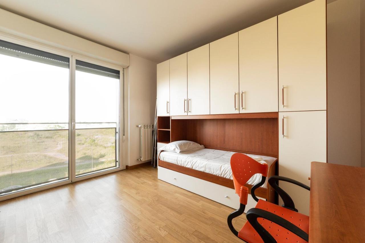 Milano Rogoredo Apt With Terrace! Apartamento Exterior foto
