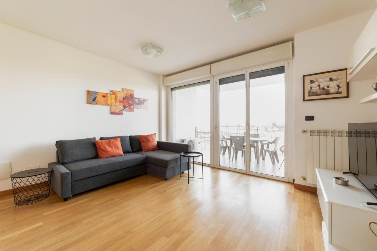 Milano Rogoredo Apt With Terrace! Apartamento Exterior foto